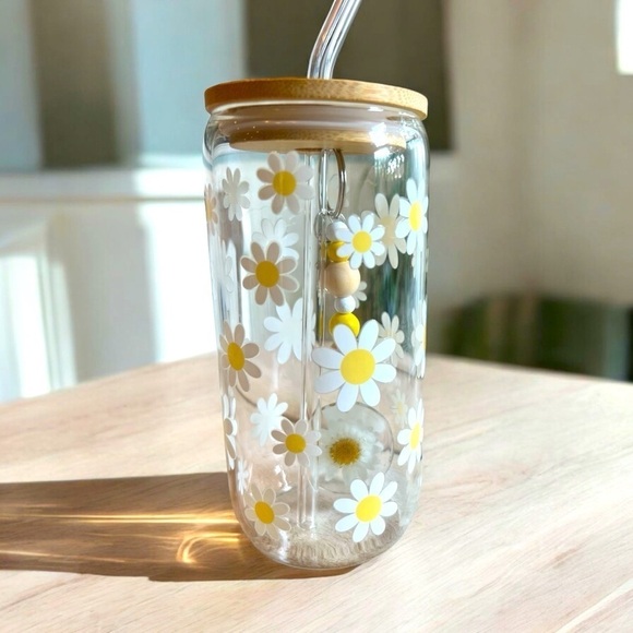 Daisy 16 oz Glass jar with Bamboo lid and glass straw - Matching Daisy Keychain. - Picture 1 of 5